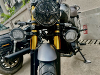 Black Triumph Scrambler 400 X