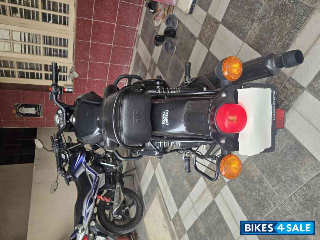 Royal Enfield Classic Stealth Black