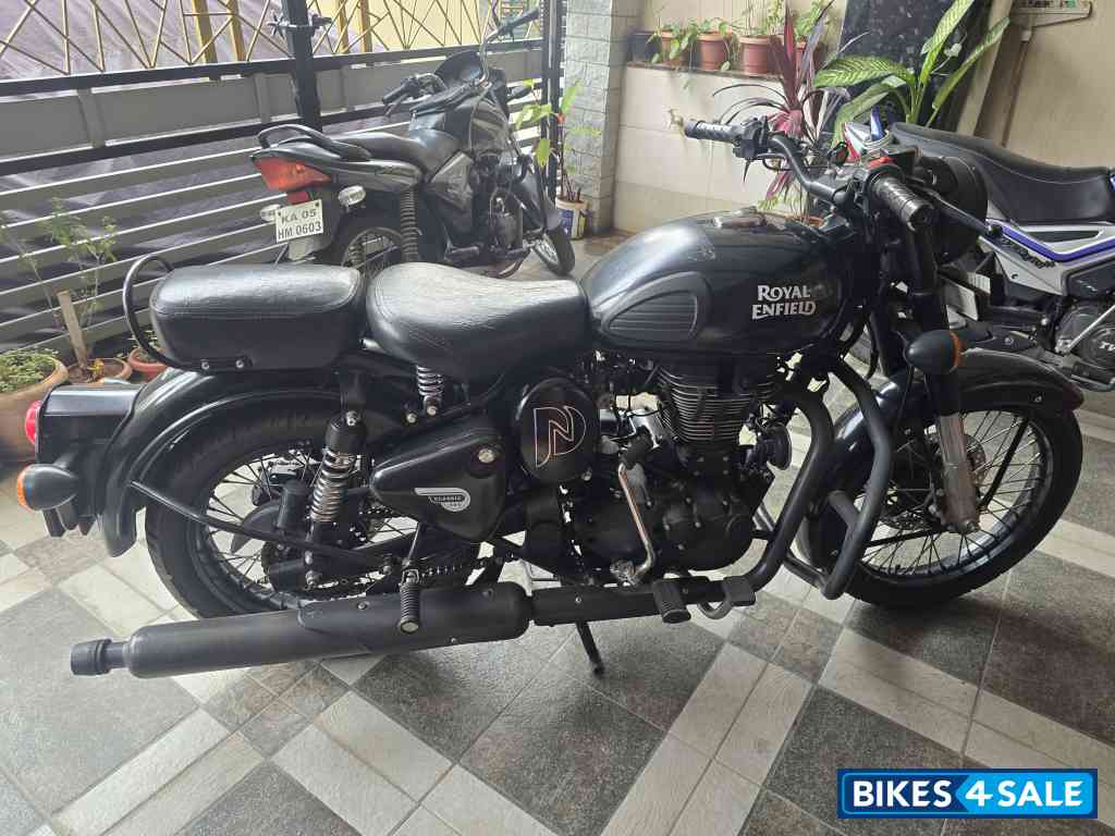 Royal Enfield Classic Stealth Black