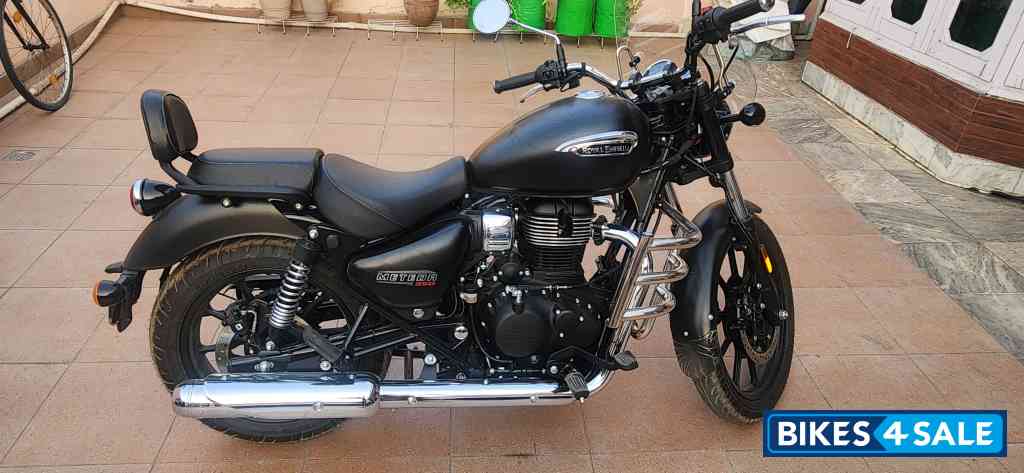 Royal Enfield Meteor 350 Stellar