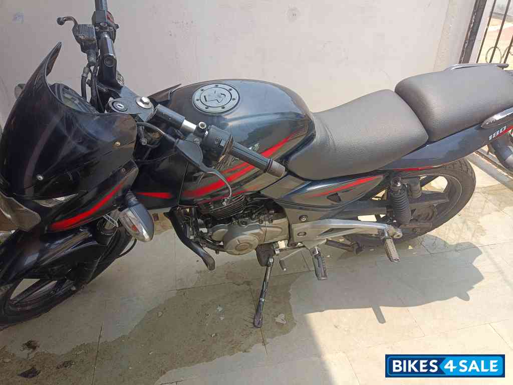 Black Bajaj Pulsar 180