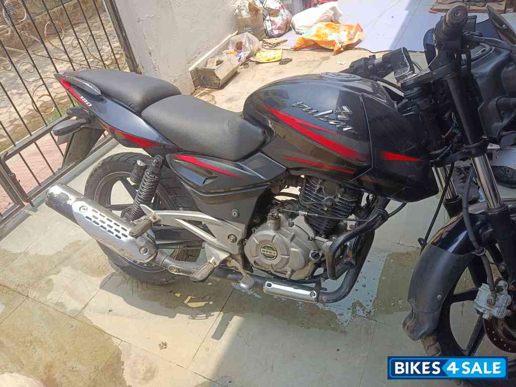 Black Bajaj Pulsar 180