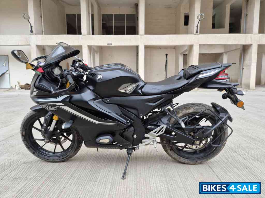 Yamaha R15 V4