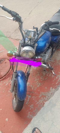 Blue Bajaj Avenger 220 DTS-i