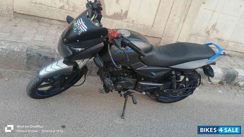 Bajaj Pulsar 125 Neon