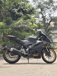 Mat Black Yamaha R15 V4