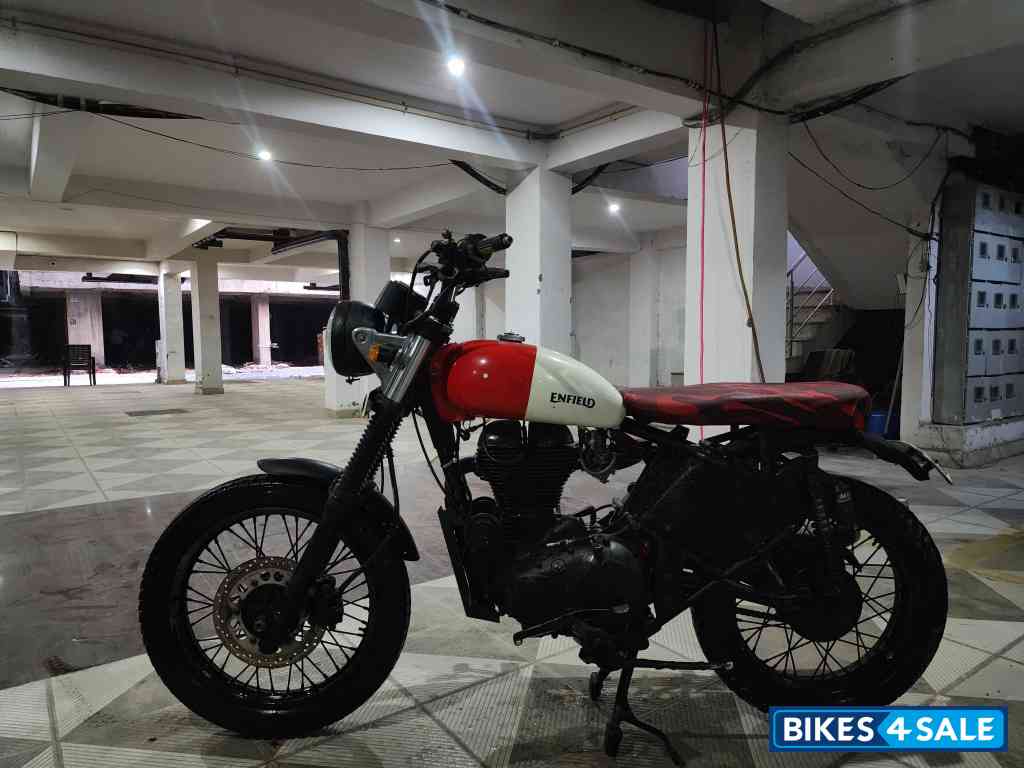 Red And White Royal Enfield Thunderbird TwinSpark 350