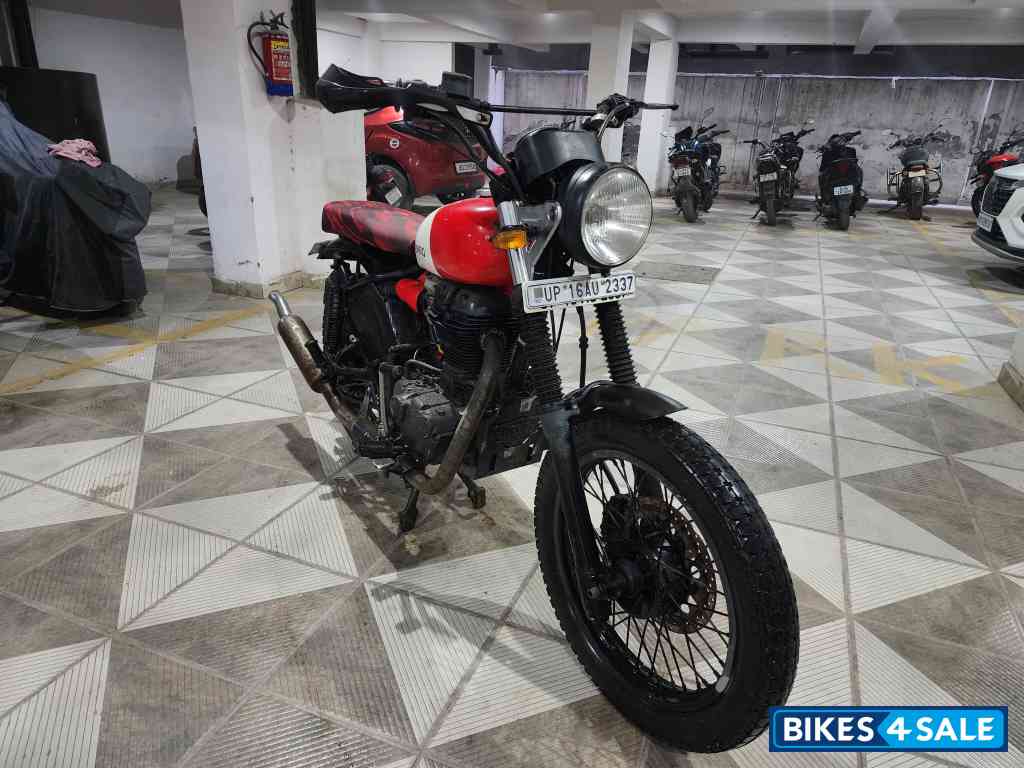 Red And White Royal Enfield Thunderbird TwinSpark 350