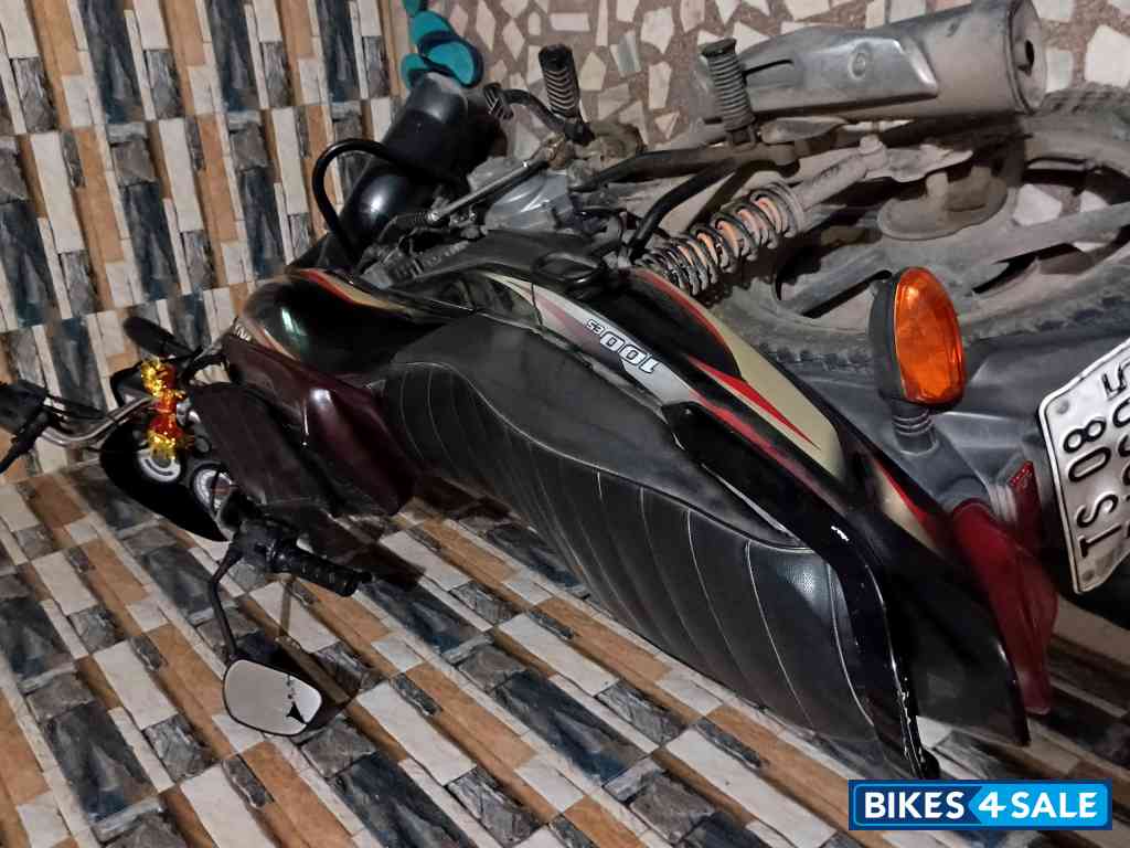 Black Bajaj Platina 100 ES