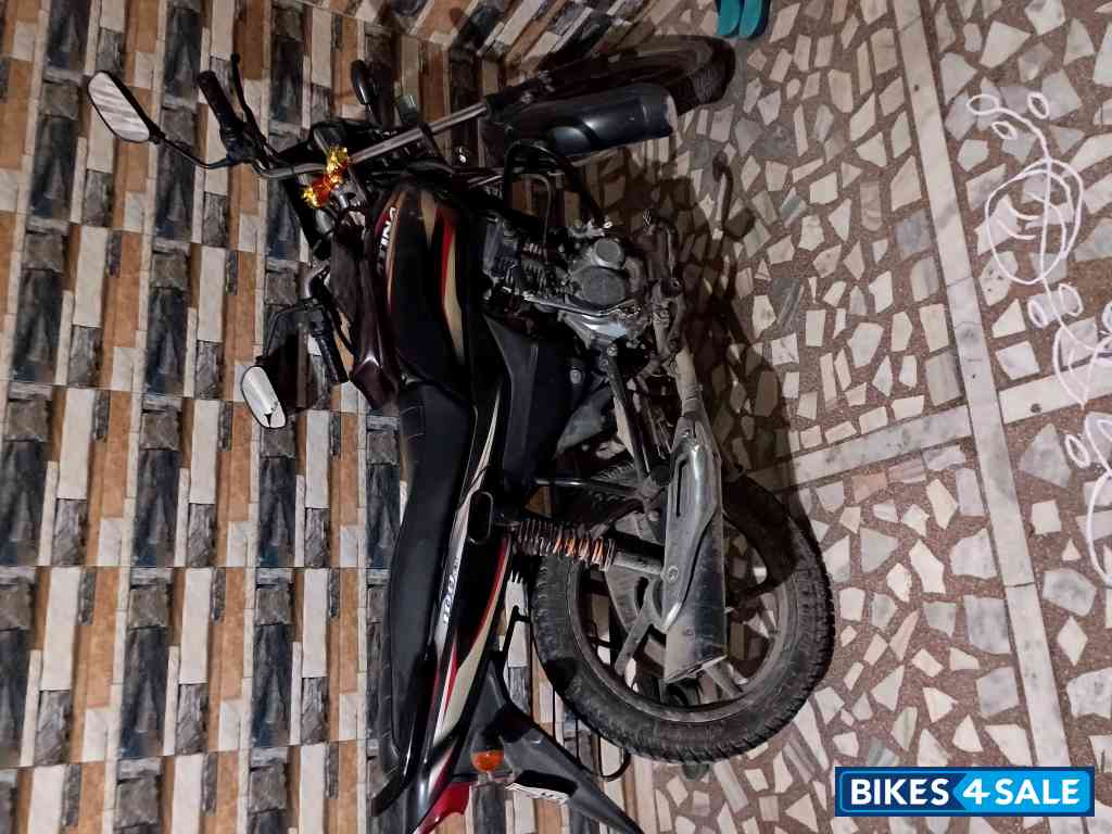 Black Bajaj Platina 100 ES