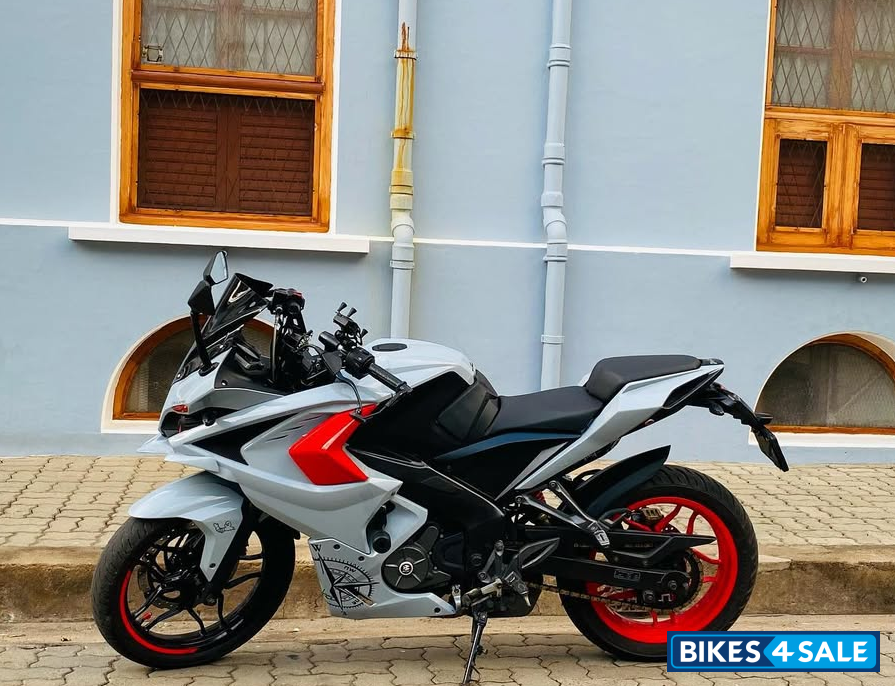 Bajaj Pulsar RS 200