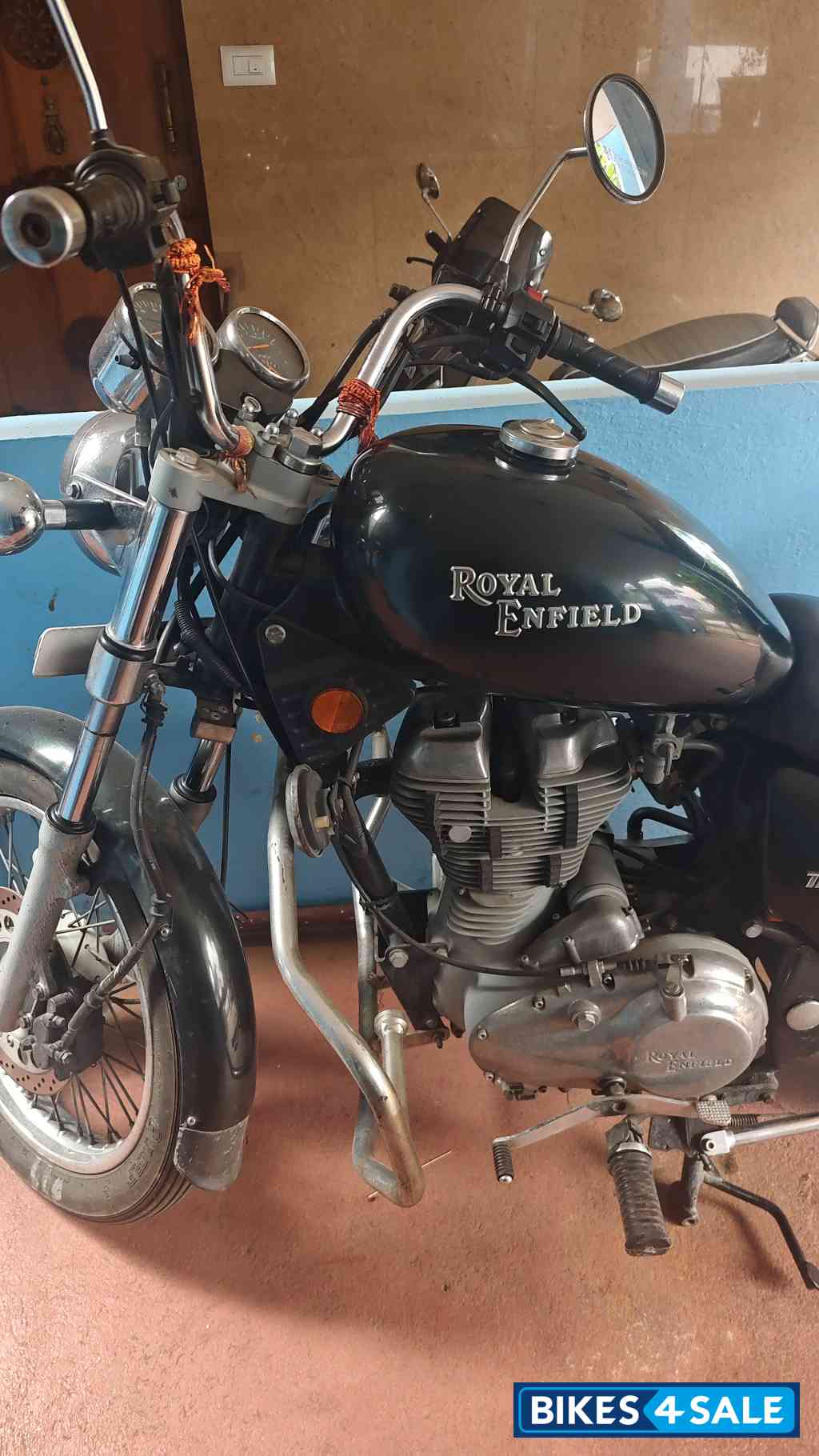 Black Royal Enfield Thunderbird TwinSpark 350