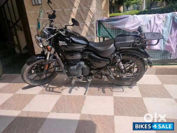 Black Royal Enfield Meteor 350