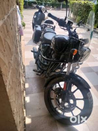 Black Royal Enfield Meteor 350