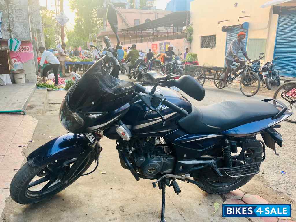 Royal Blue Bajaj Pulsar 150
