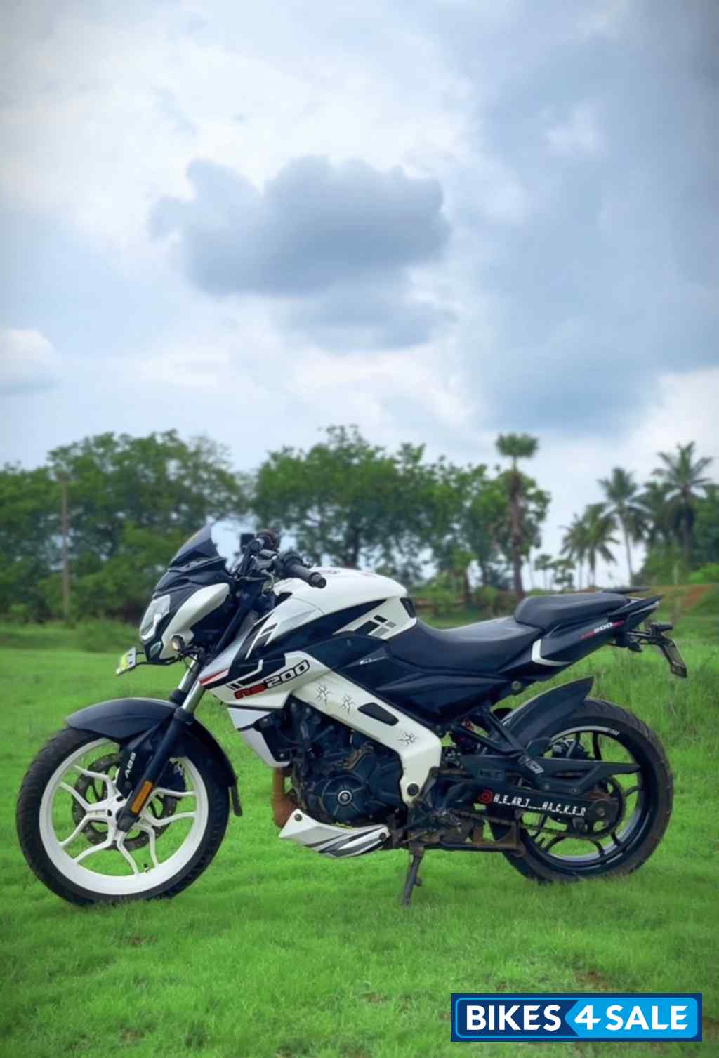 White And Black Bajaj Pulsar NS 200 BS6 White And Black Bajaj Pulsar NS 200 BS6