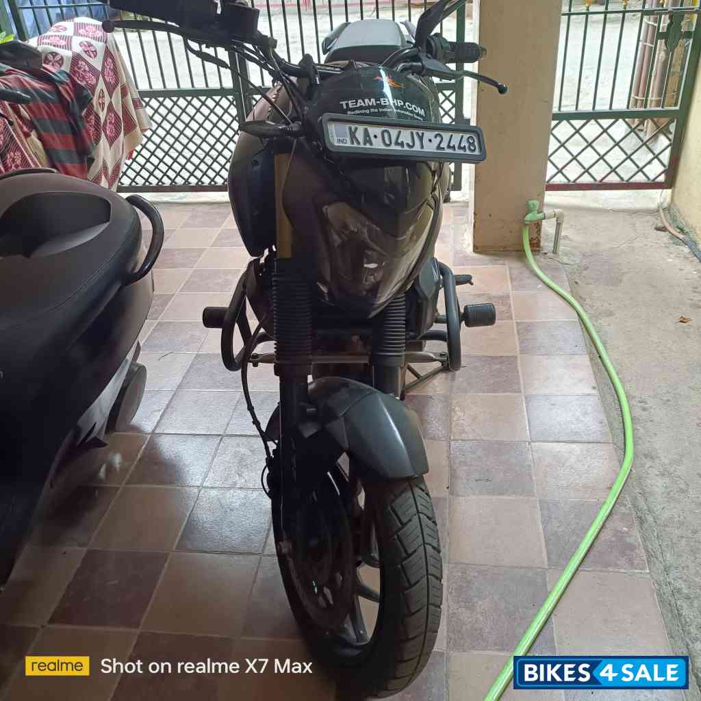 Matt Black Bajaj Dominar 400 Disc