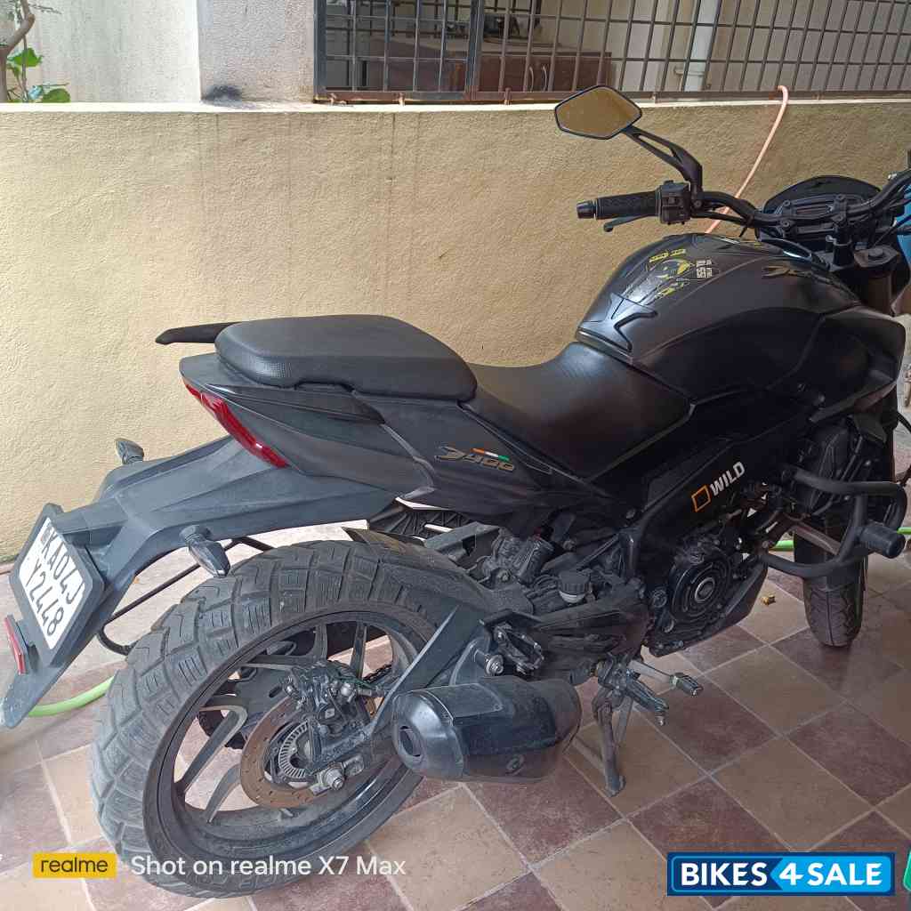 Matt Black Bajaj Dominar 400 Disc