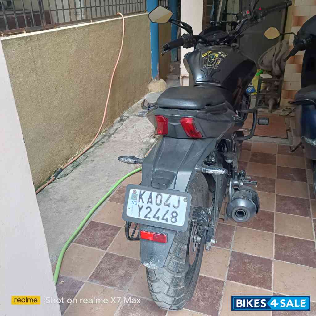 Matt Black Bajaj Dominar 400 Disc