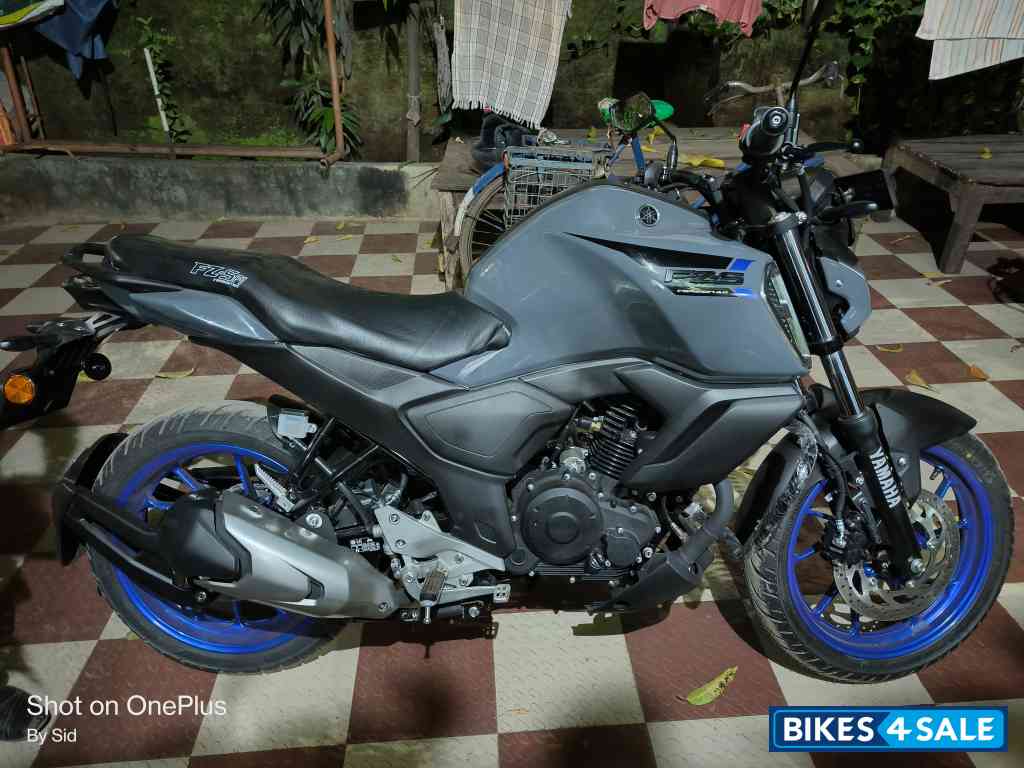 Metallic Grey Yamaha FZ-S FI Ver 4.0 DLX