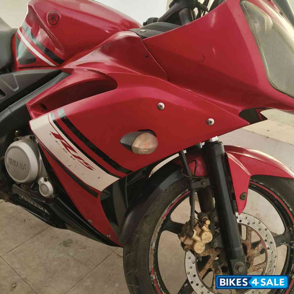 Red Yamaha YZF R15