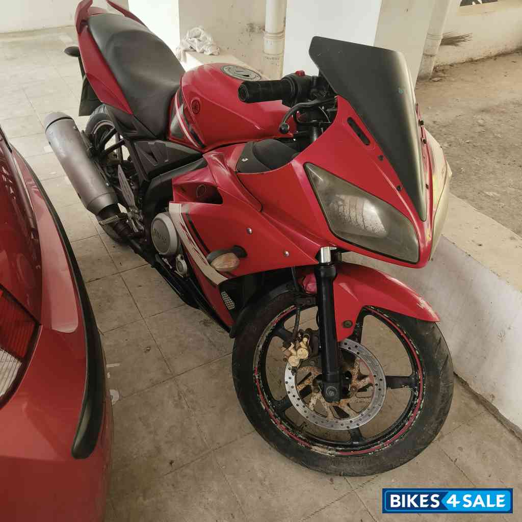 Red Yamaha YZF R15
