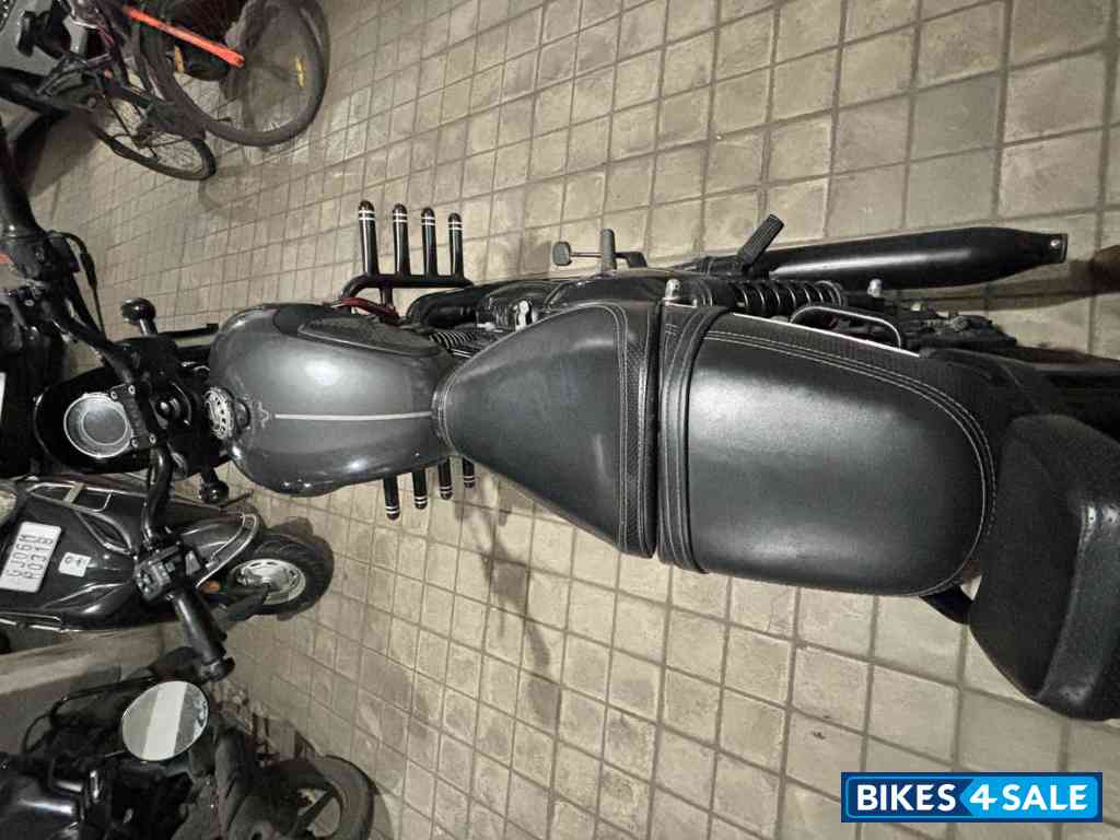 Yezdi Roadster Dark Yezdi Roadster Dark