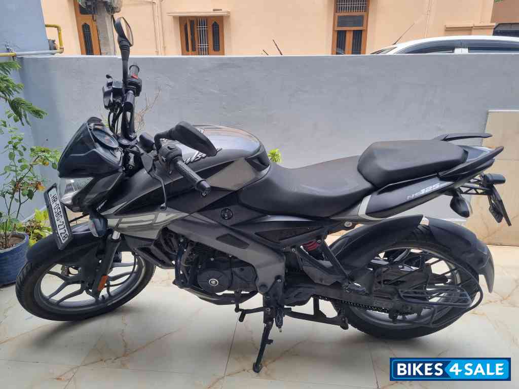 Black/silver Bajaj Pulsar NS 125