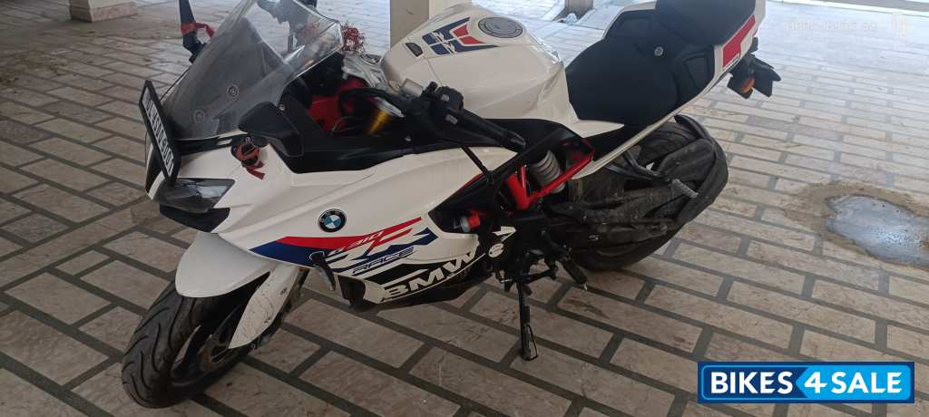 White BMW G 310 RR