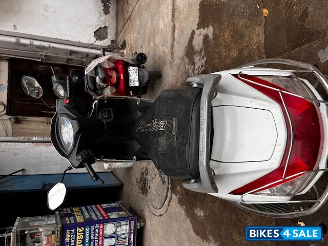 White Honda Activa 6G
