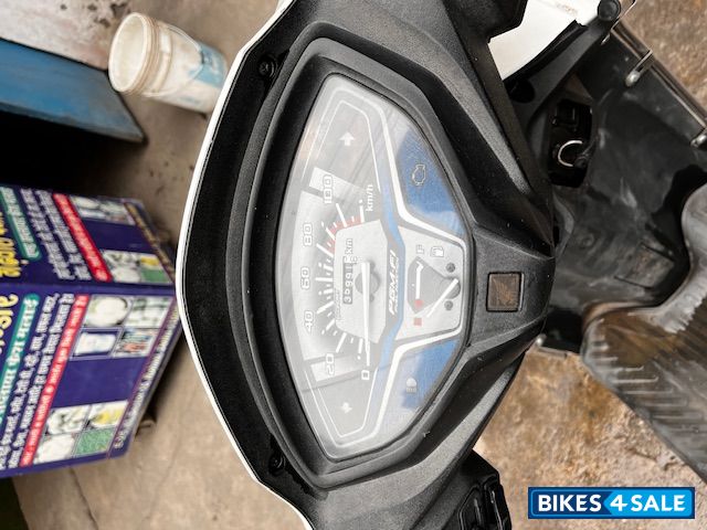 White Honda Activa 6G