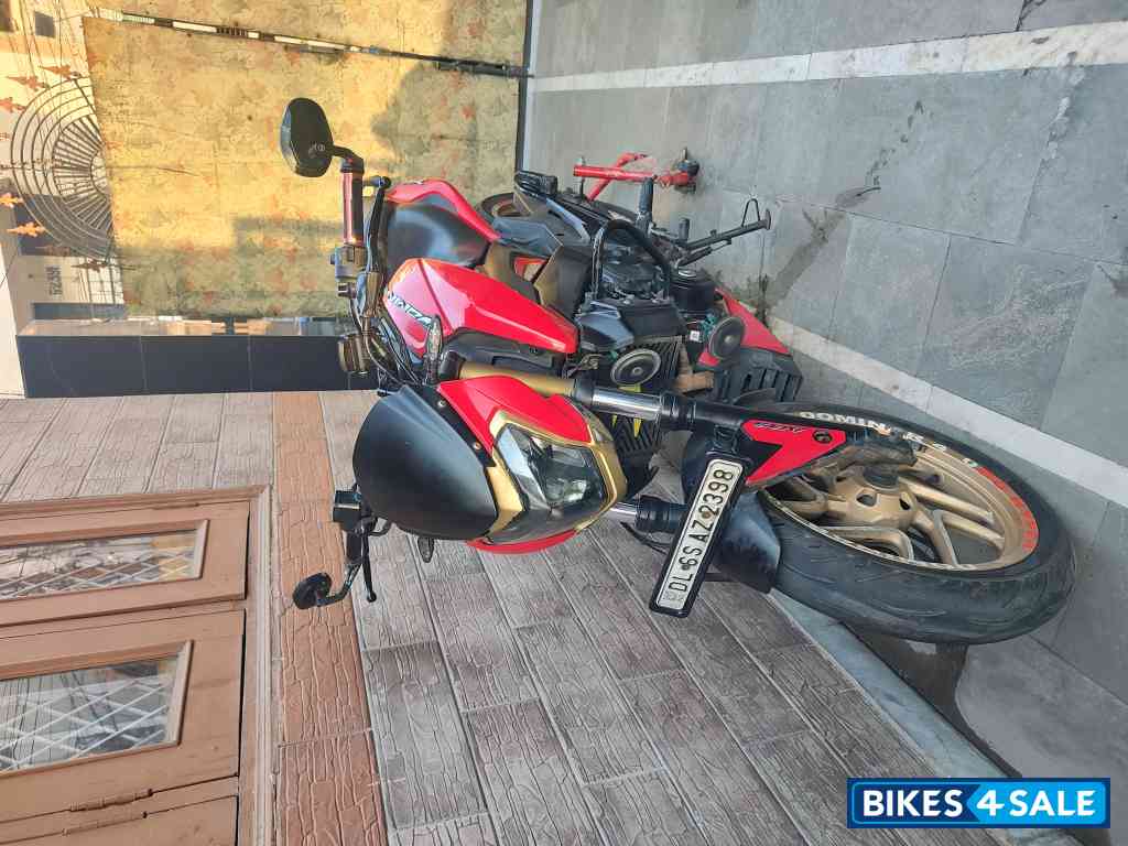 Red Bajaj Dominar 400 Disc