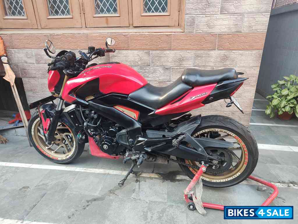 Red Bajaj Dominar 400 Disc