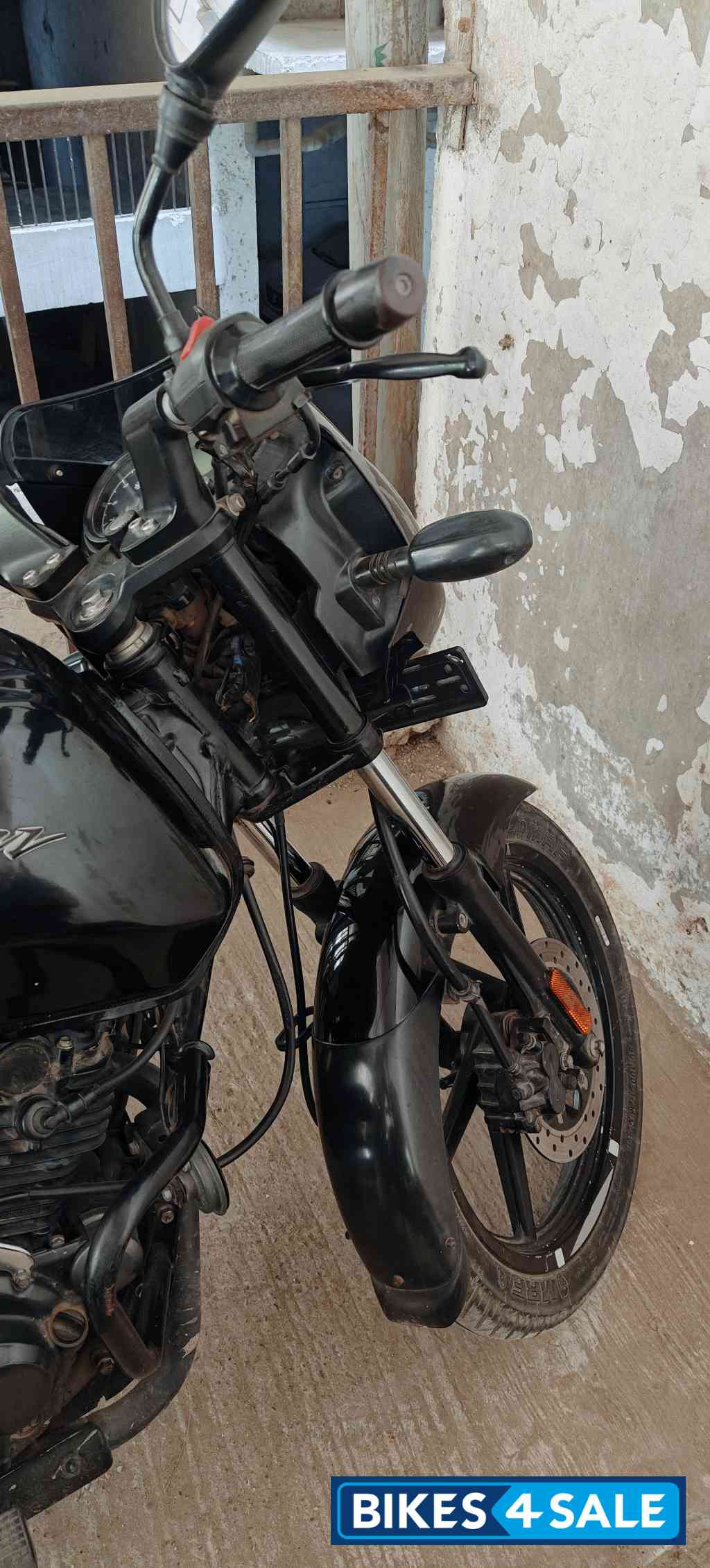 Black Bajaj Pulsar 125 Neon Disc Single Seat