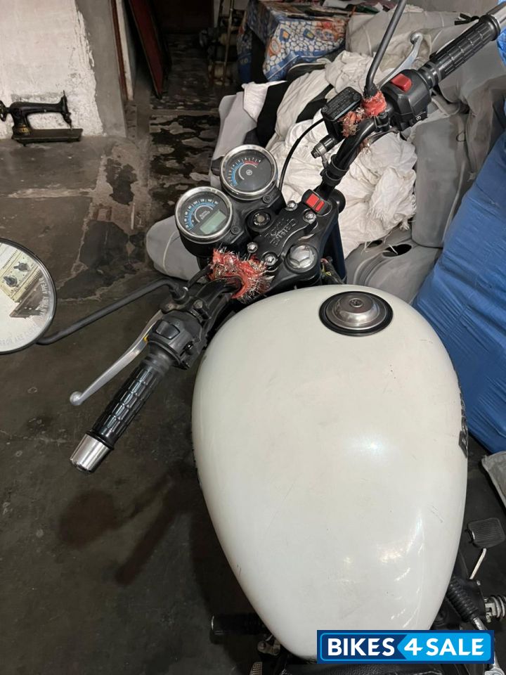 White Royal Enfield Thunderbird X 350