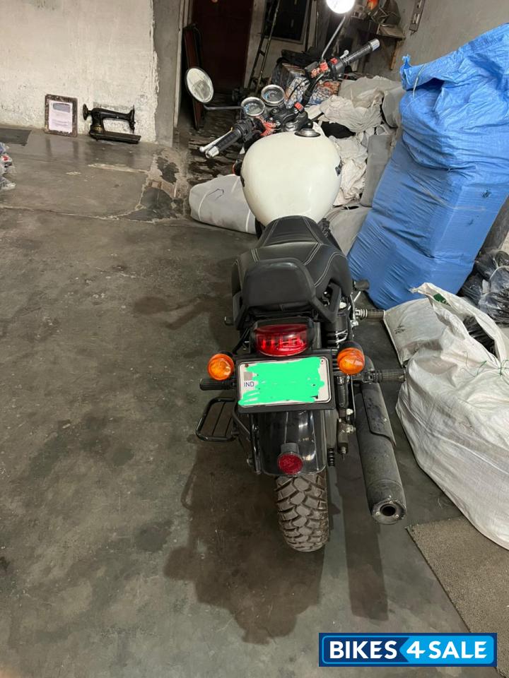 White Royal Enfield Thunderbird X 350