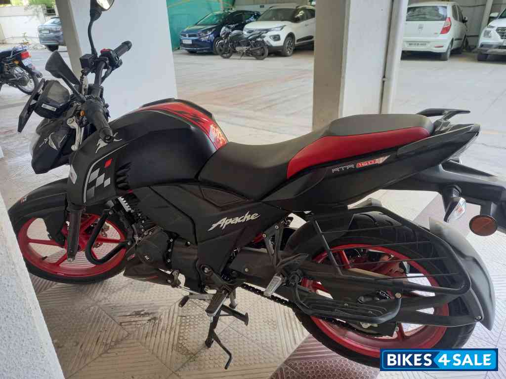 TVS Apache RTR 160 4V BS6