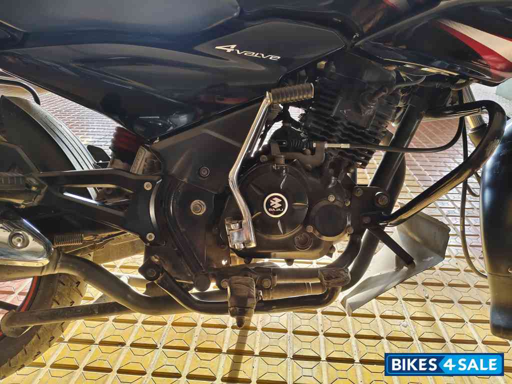 Black Bajaj Discover 150 F