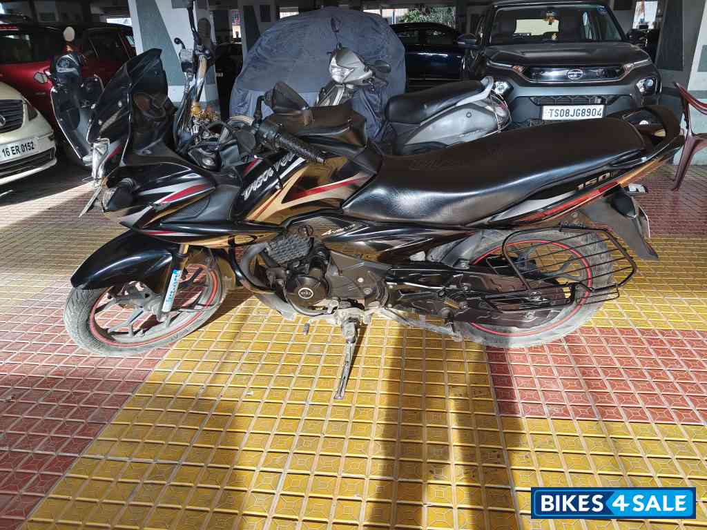 Black Bajaj Discover 150 F
