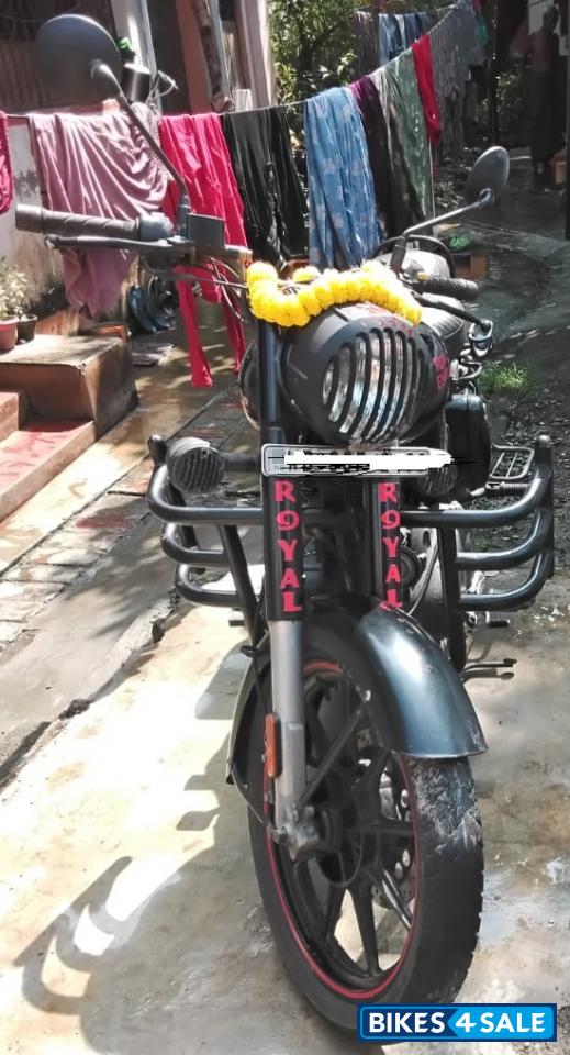 Stealth Black Royal Enfield Classic 350 BS VI