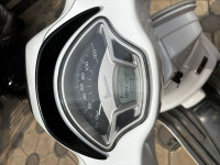 Pearl White Vespa LX 125