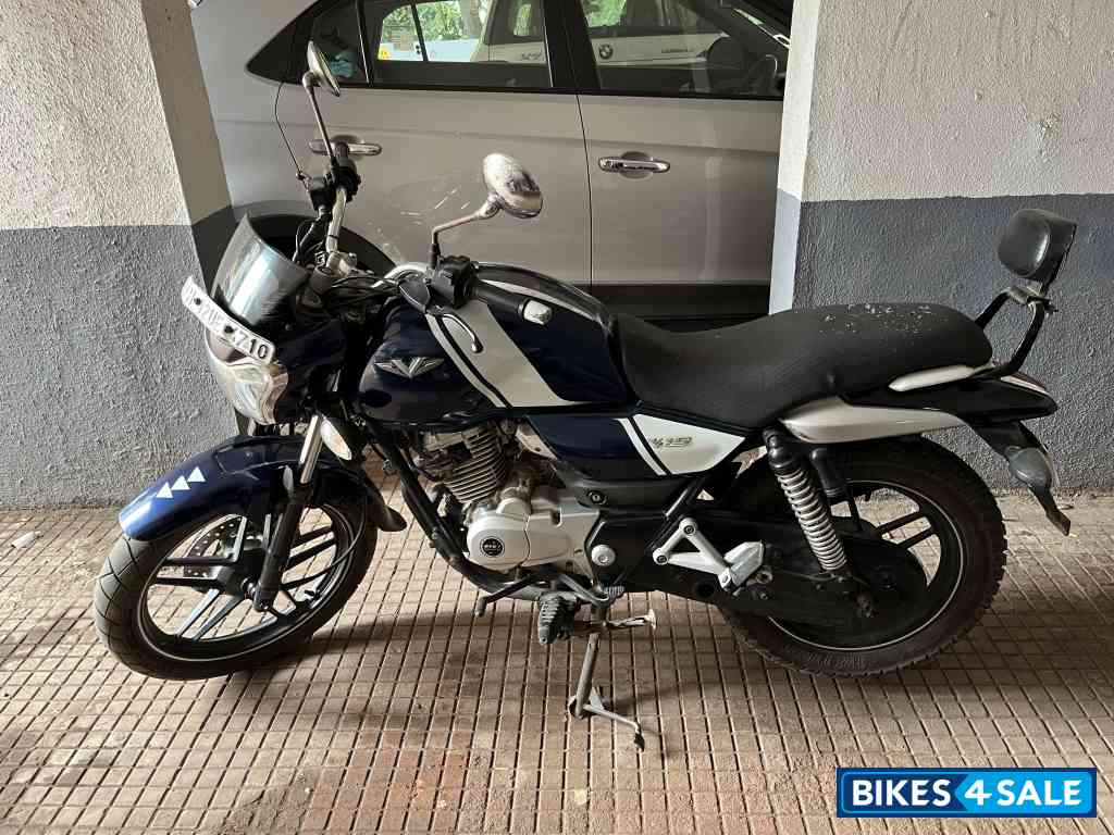Bajaj V15