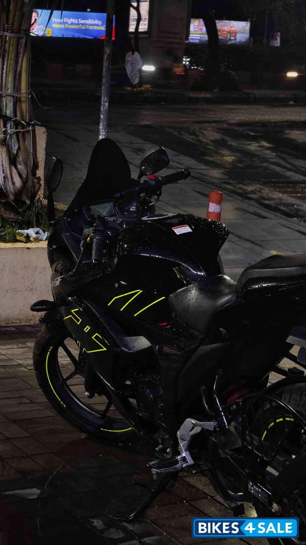 Black Suzuki Gixxer SF