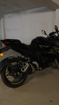 Black Suzuki Gixxer SF
