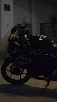 Black Suzuki Gixxer SF