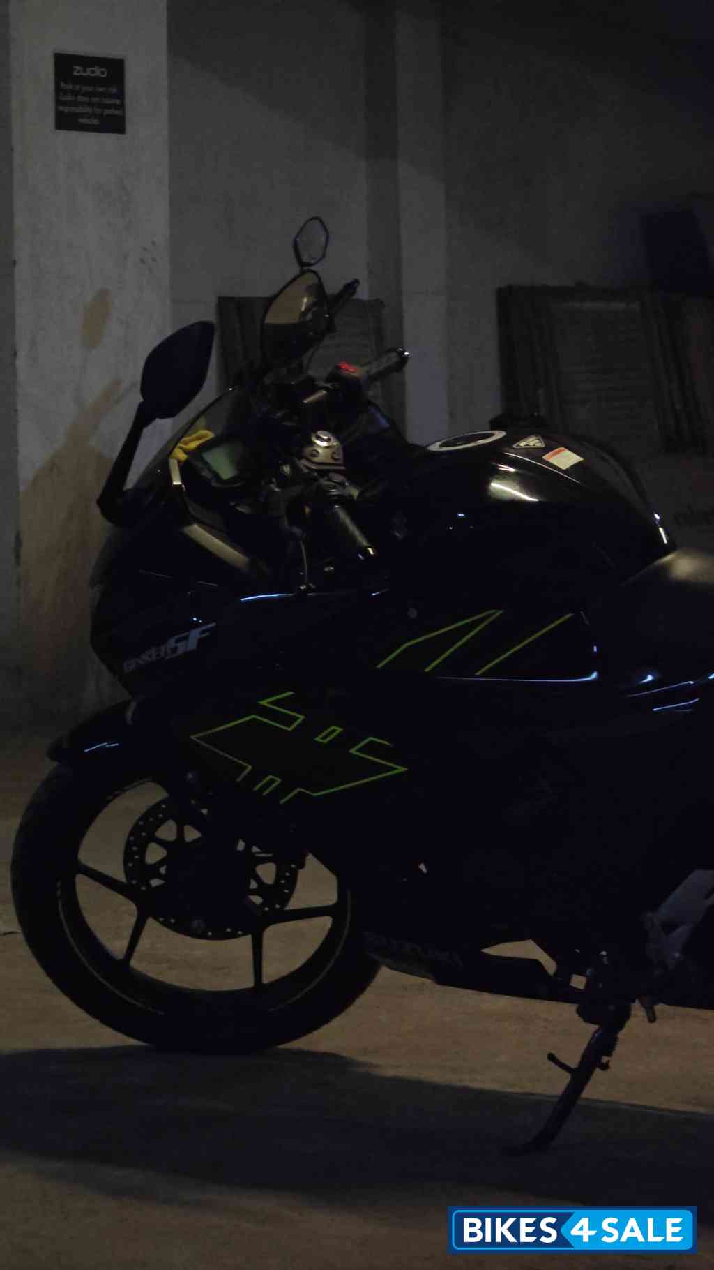 Black Suzuki Gixxer SF