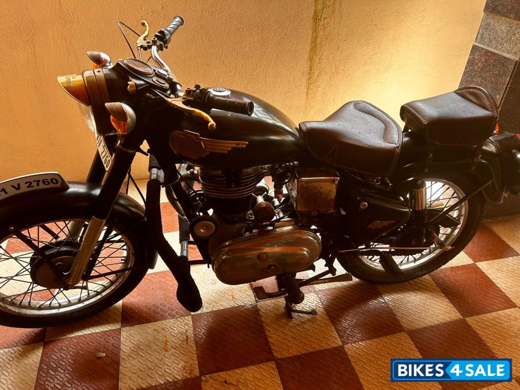 Black Royal Enfield Vintage Bullet