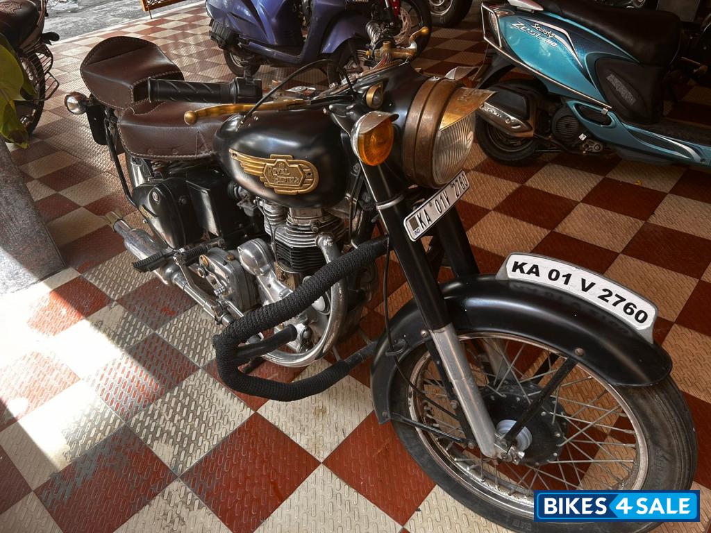 Black Royal Enfield Vintage Bullet