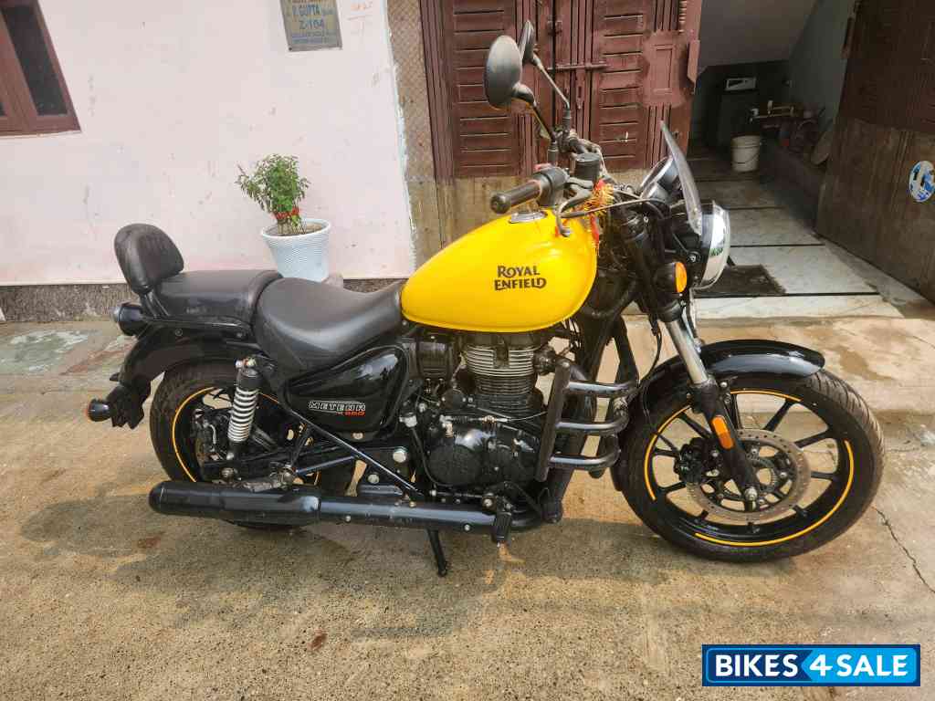 Yellow Royal Enfield Meteor 350