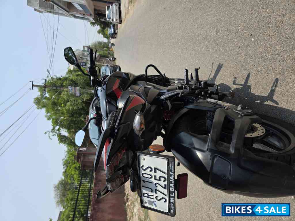 Evony Black Bajaj Pulsar 200 NS ABS